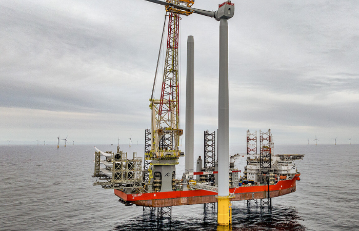 First wind turbine installed at Moray West | 4C Offshore